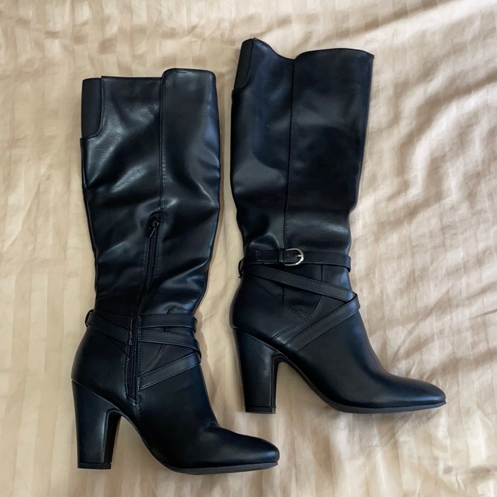 Women’s black boots
